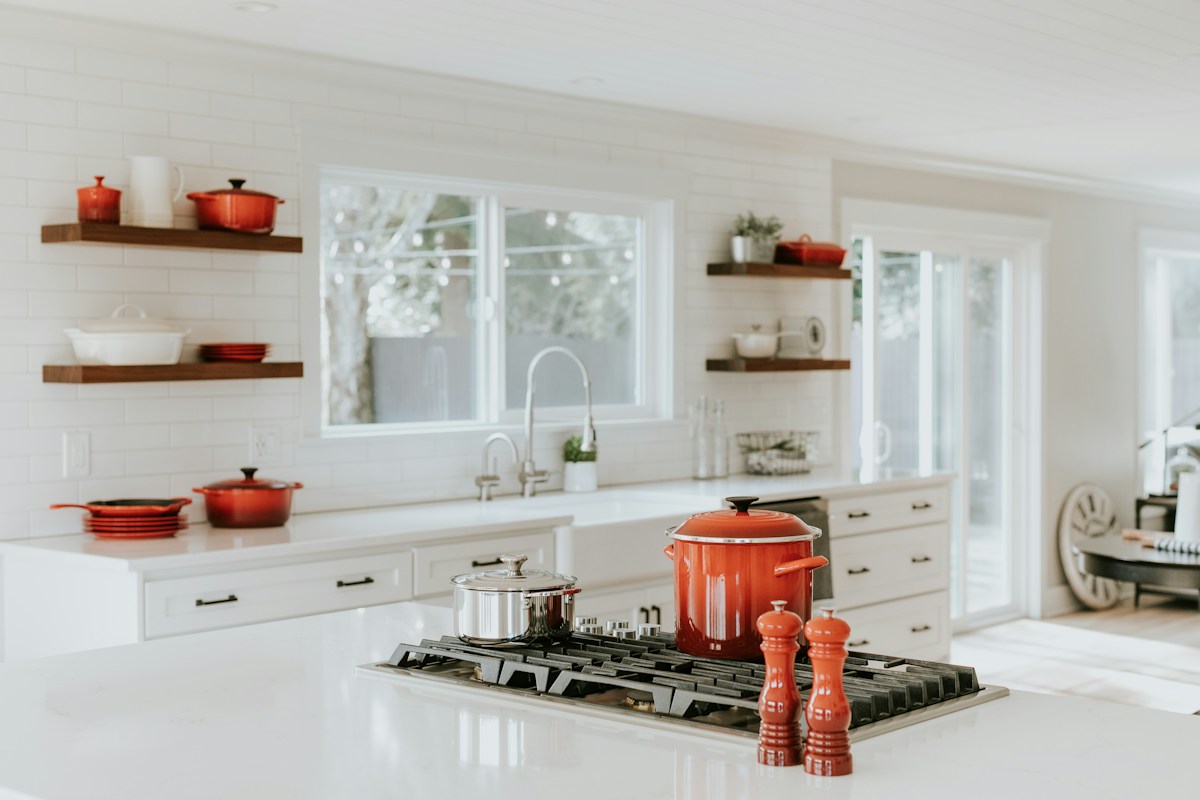 Acrylic & Quartz Modular Kitchen in RS Puram, Coimbatore
